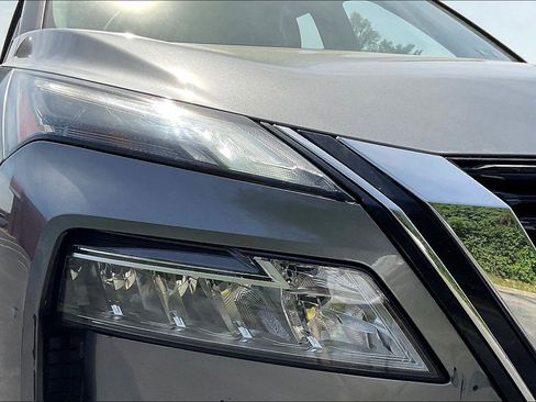 Used 2023 Nissan Rogue SV AWD/4WD image 29