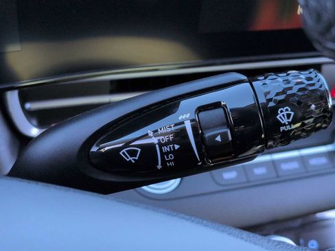 Certified 2025 Hyundai Elantra Limited image 27