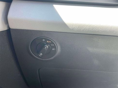 Used 2023 Volkswagen Taos SE image 20