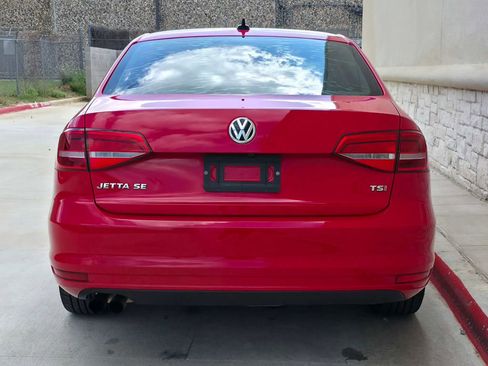 Used 2015 Volkswagen Jetta SE FWD image 4