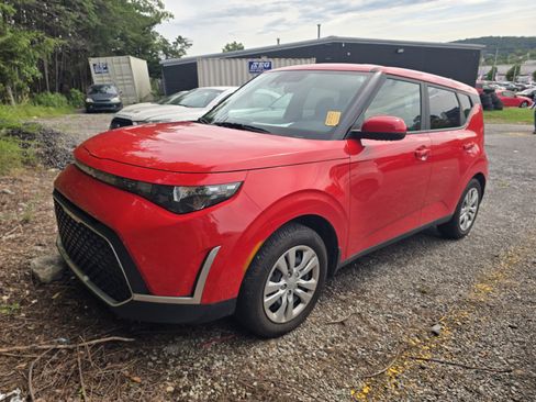 Used 2023 Kia Soul LX FWD image 1
