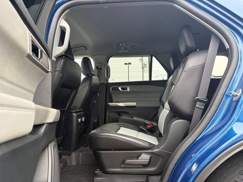Used 2022 Ford Explorer XLT w/ Equipment Group 202A AWD/4WD image 6