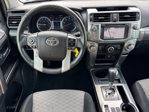 Used 2017 Toyota 4Runner SR5 AWD/4WD image 18