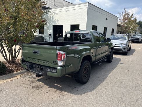 Used 2022 Toyota Tacoma TRD Sport w/ TRD Premium Sport Package AWD/4WD image 41