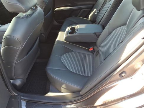 Used 2023 Toyota Camry SE image 12