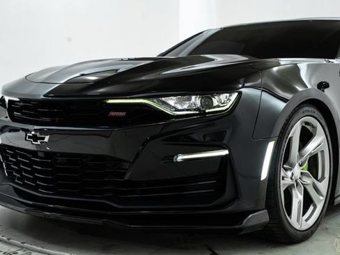 Used 2019 Chevrolet Camaro SS RWD image 17