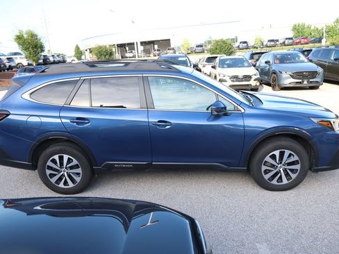 Used 2021 Subaru Outback Premium AWD/4WD image 4