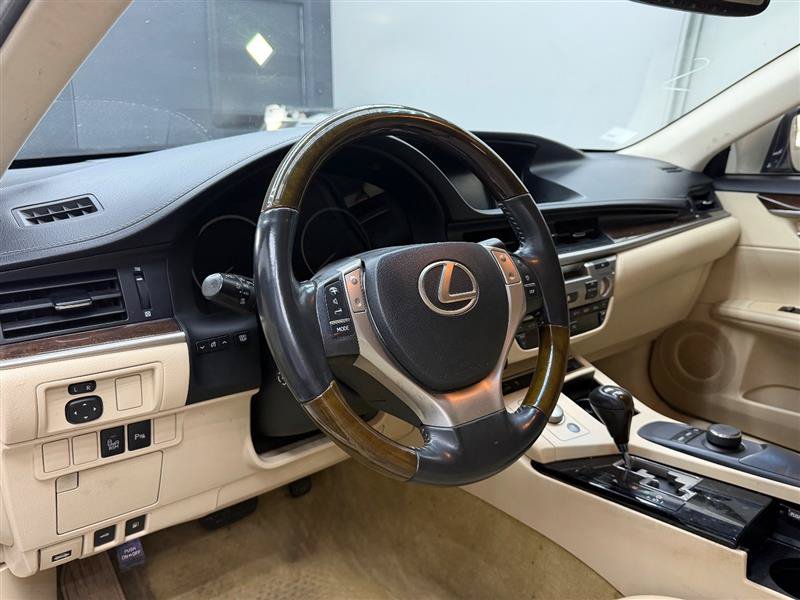 Used 2015 Lexus ES 350 w/ Premium Package FWD image 11