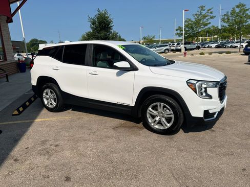 Used 2023 GMC Terrain SLE FWD image 3