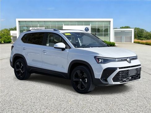 New 2026 Volkswagen Taos SEL image 7