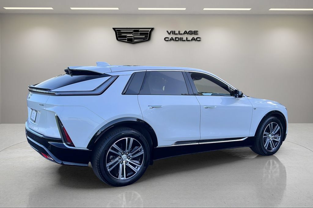 Used 2025 Cadillac Lyriq Luxury RWD image 5