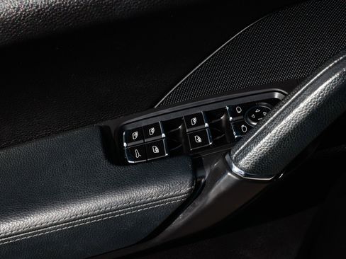 Used 2014 Porsche Cayenne Platinum Edition image 52