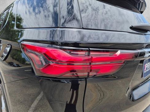 Used 2022 Chevrolet Traverse LS FWD image 11