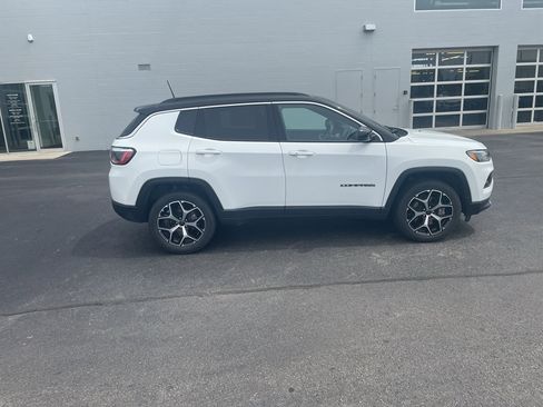 Used 2025 Jeep Compass Limited AWD/4WD image 7