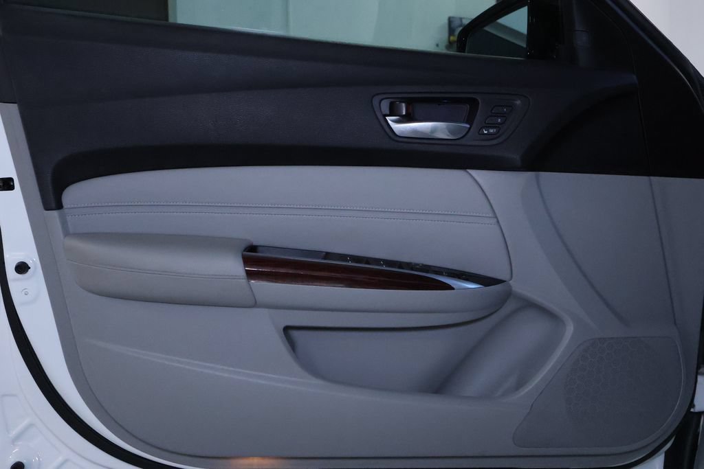 Used 2016 Acura TLX w/ Technology Package FWD image 12