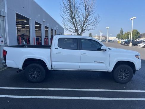 Used 2023 Toyota Tacoma SR5 w/ Black Out Package (TMS) image 4