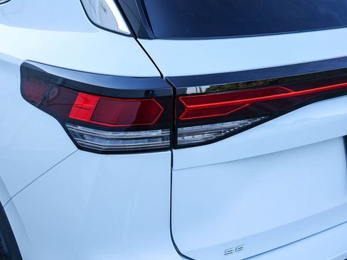 New 2026 Volkswagen Tiguan SE image 9