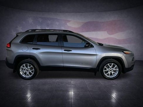 Used 2017 Jeep Cherokee Sport image 6