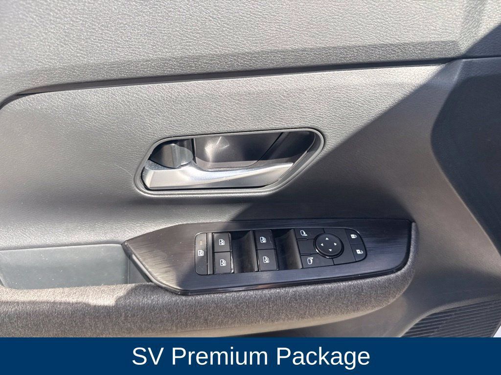 Used 2025 Nissan Kicks SV w/ SV Premium Package FWD image 16