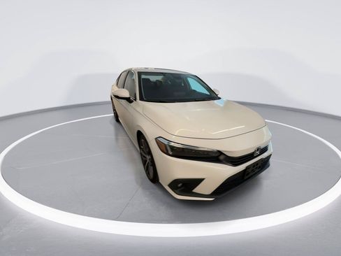 Used 2023 Honda Civic Touring image 2