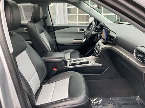 Used 2022 Ford Explorer XLT w/ Equipment Group 202A image 21
