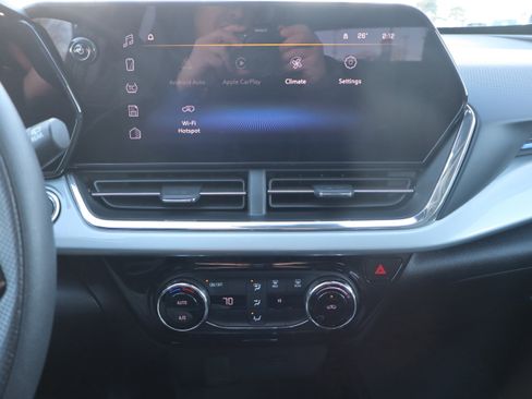 Used 2025 Chevrolet Trax LT w/ LPO, Blackout Package image 18