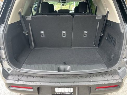 New 2025 Nissan Pathfinder SV w/ Black Appearance Package image 24