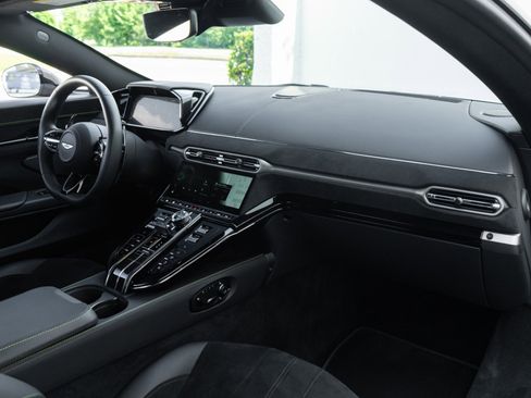 Used 2025 Aston Martin V8 Vantage Coupe RWD image 17