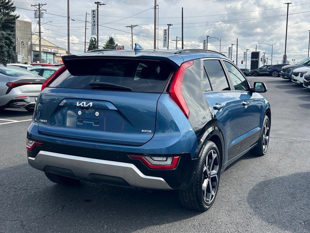Used 2023 Kia Niro SX Touring FWD image 9
