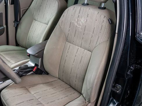 Used 2010 Ford Focus SE image 13