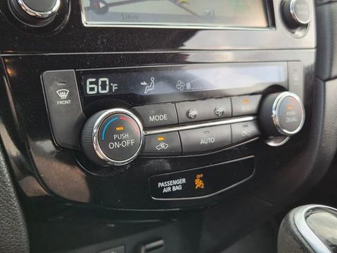 Used 2017 Nissan Rogue SV w/ SV Premium Package image 19