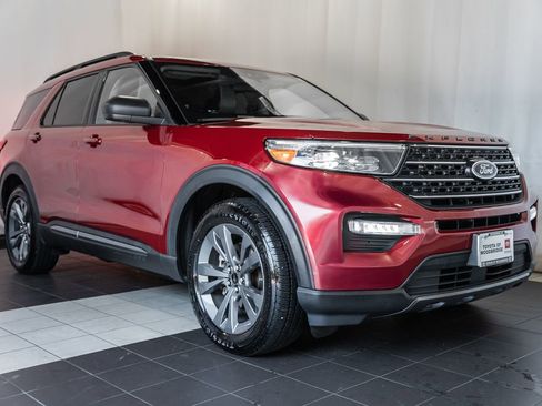 Used 2021 Ford Explorer XLT w/ Equipment Group 202A AWD/4WD image 1
