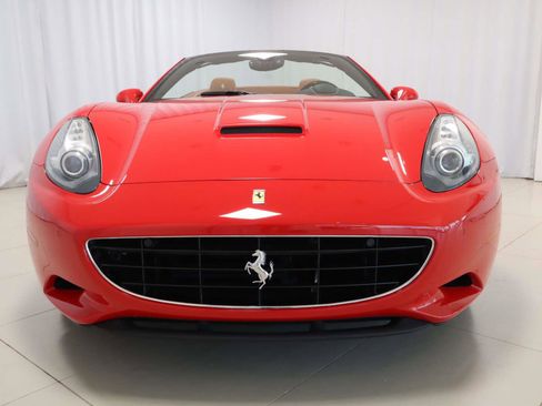 Used 2014 Ferrari California RWD image 4