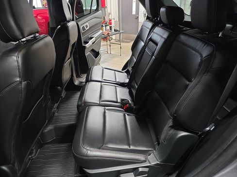 Used 2023 Ford Explorer XLT w/ Equipment Group 202A AWD/4WD image 15
