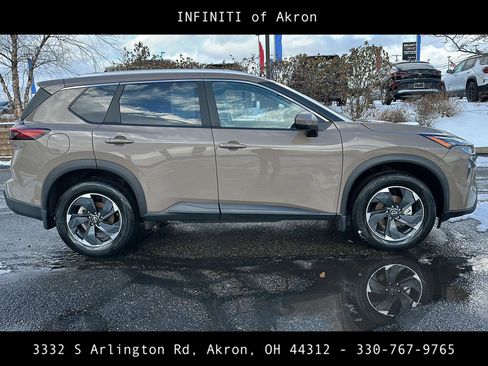 Used 2025 Nissan Rogue SV w/ SV Premium Package image 15