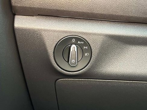 Used 2024 Volkswagen Jetta SE image 23