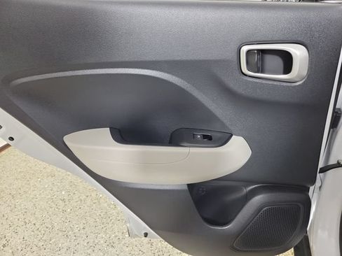 Used 2024 Hyundai Venue SEL FWD image 14