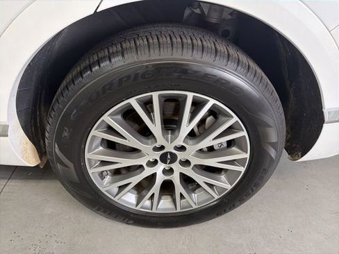 Used 2025 Genesis GV80 2.5T Standard AWD/4WD image 29