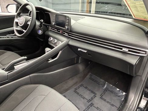 Used 2023 Hyundai Elantra SE image 35