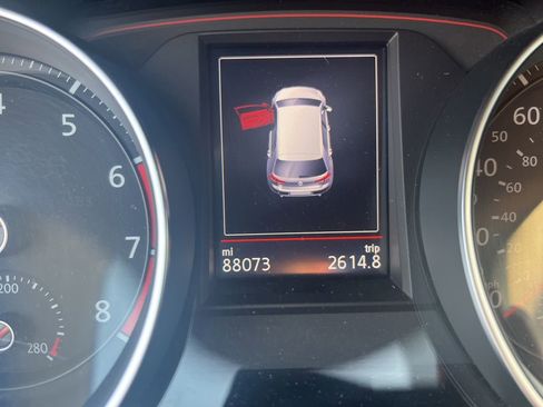 Used 2017 Volkswagen Golf S image 5