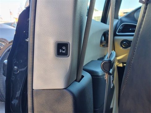 Certified 2024 Chrysler Pacifica Touring-L image 26