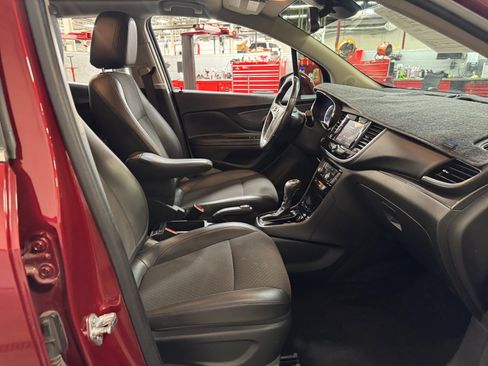 Used 2022 Buick Encore Preferred w/ Safety Package AWD/4WD image 19