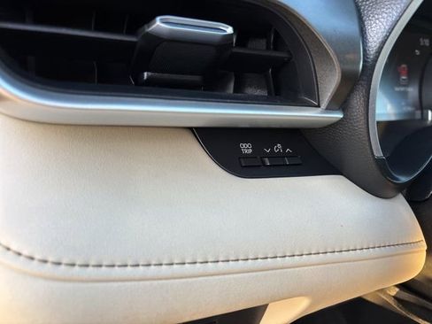 Used 2023 Toyota Highlander XLE image 26