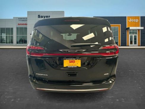 New 2027 Chrysler Pacifica Select AWD/4WD image 7