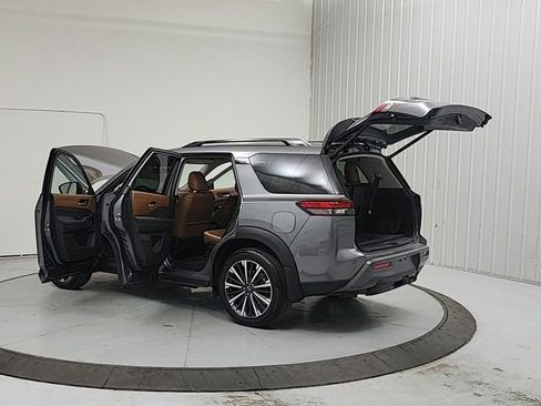 New 2026 Nissan Pathfinder Platinum FWD image 13