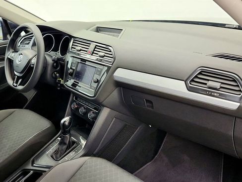 Used 2018 Volkswagen Tiguan S image 24