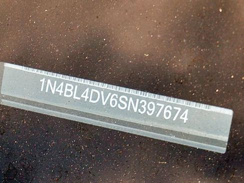 Used 2025 Nissan Altima 2.5 SV FWD image 32