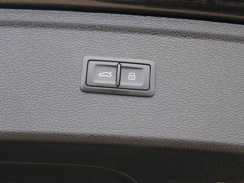 Used 2022 Audi SQ5 Premium Plus w/ Premium Plus Package image 32