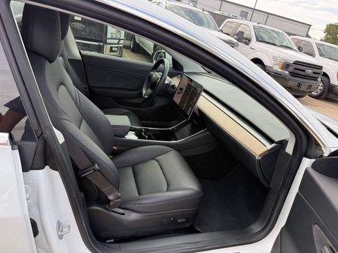Used 2018 Tesla Model 3 Long Range RWD image 10