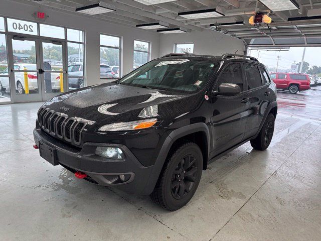 Used 2017 Jeep Cherokee Trailhawk w/ Cold Weather Group AWD/4WD image 3